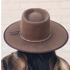 ! Cocoa Vegan band wool rancher